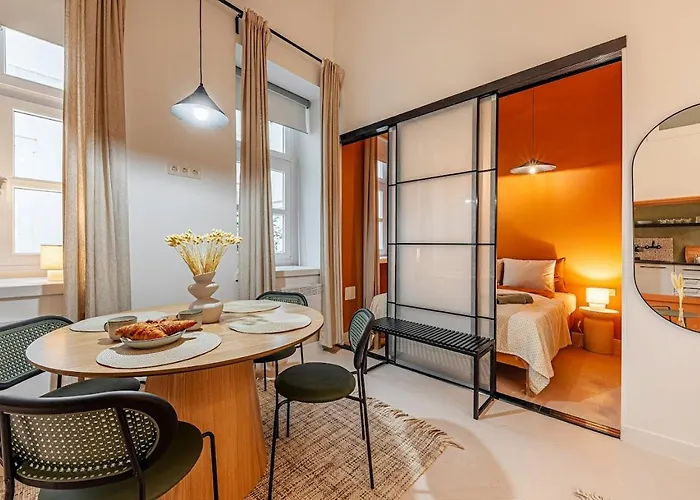 Rose Garden Apartment In Centre For 4