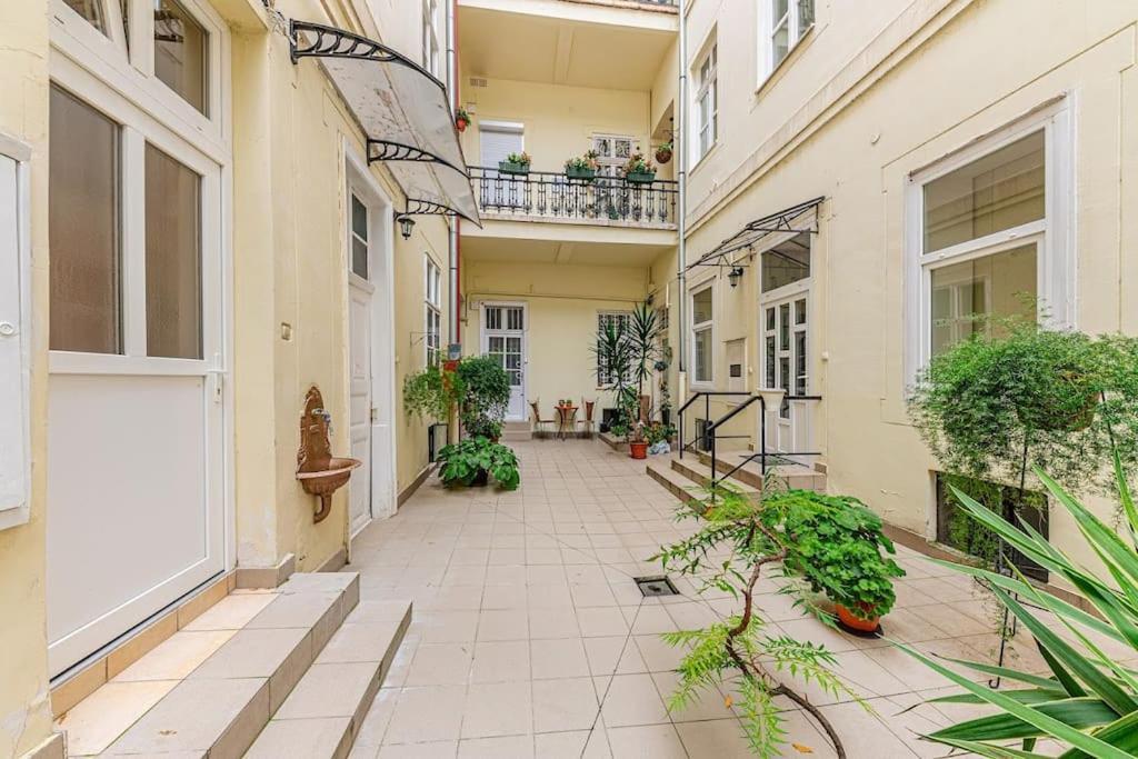 Rose Garden In Centre For 4 Apartamento