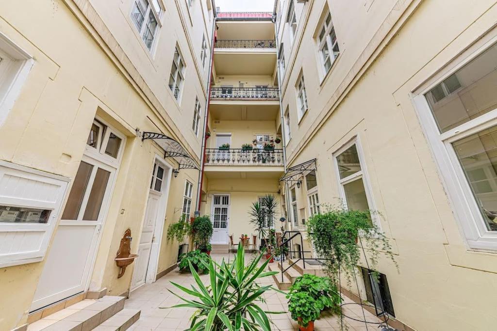 Rose Garden In Centre For 4 Apartamento