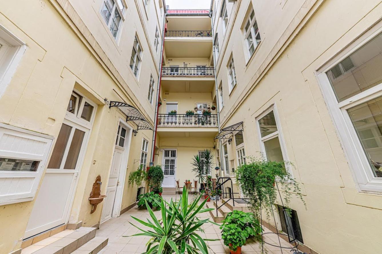 Rose Garden In Centre For 4 Apartamento Budapest